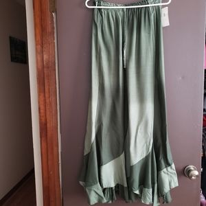 Size O/S Green Gypsy Moon Long Skirt

﻿